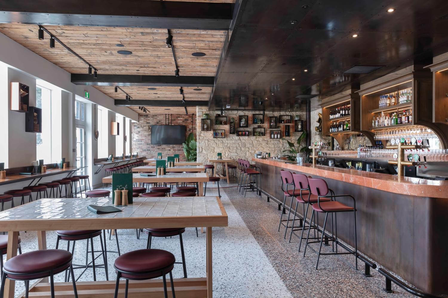 Conti-Bar-1500-x-1000